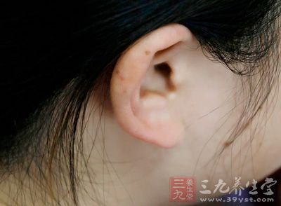 耵聍完全阻塞外耳道，可使听力减退