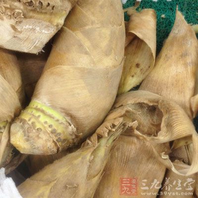 像菠菜、竹笋、苋菜等食物中含草酸或植酸过多