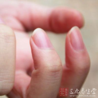 指缘干燥、发炎、倒刺