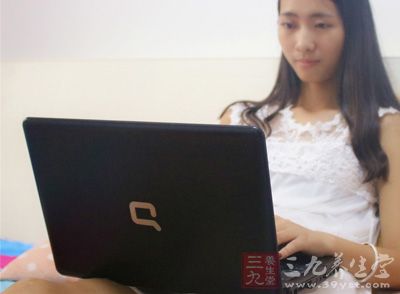 如果临睡前使用电脑