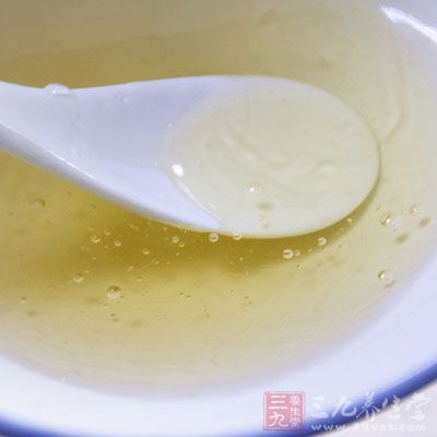 檸檬水加一點(diǎn)蜂蜜或白糖會(huì)更好喝