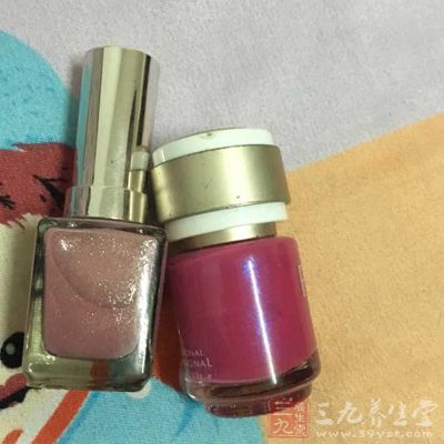 指甲油清洗剂通常含有丙酮溶剂 指甲油清洗剂通常含有丙酮溶剂