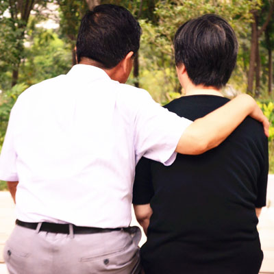 老年人由于精神不足，许多事情不能参与