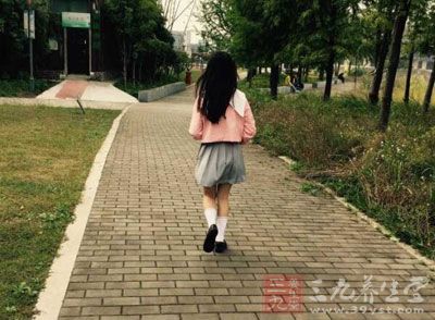 女生指甲過長 易招婦科病