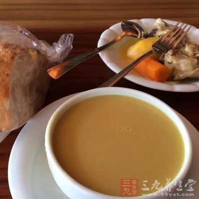 平时要培养合理健康的饮食习惯，平衡营养膳食