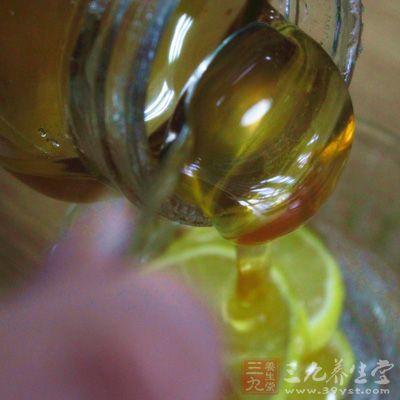 水将干时加入蜂蜜