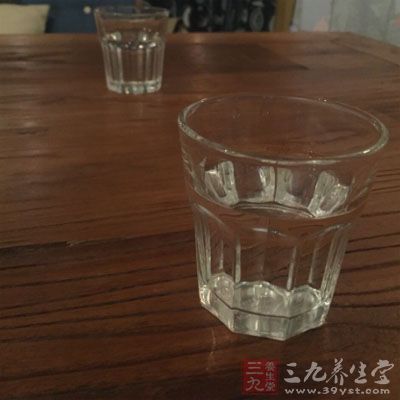 坏习惯六：每天喝不够6杯水