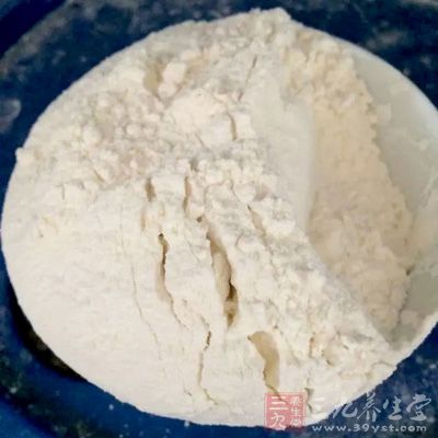 葱2根，生粉适量，小红椒1个