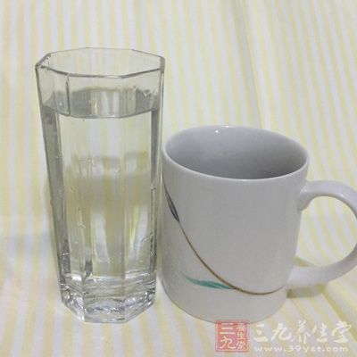 加适量水、白糖和香蕉丁