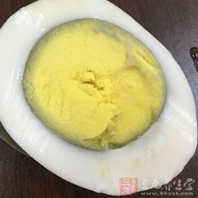 初加辅食时应先吃蛋黄 初加辅食时应先吃蛋黄