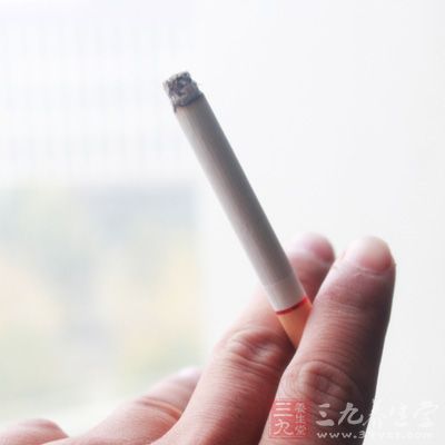 在選擇香煙的時(shí)候，好注意一下煙草的味道，選擇人工添加較少的產(chǎn)品