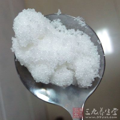 将面粉、糖、baking powder混合搅拌均匀