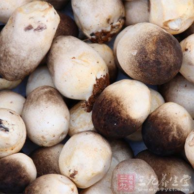 材料：草菇、北豆腐、鲜豌豆