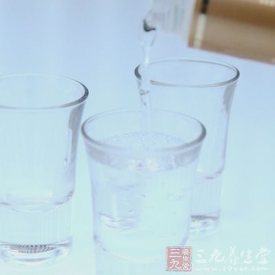 白酒的度數(shù)高，一般可分為低度、中度和高度酒