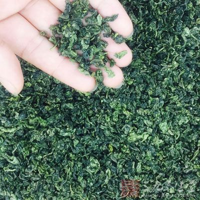 绿茶中含有丰富的维生素C、叶绿素、氨基酸 绿茶中含有丰富的维生素C、叶绿素、氨基酸