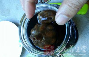 蒸后饮大蒜水 蒸后饮大蒜水