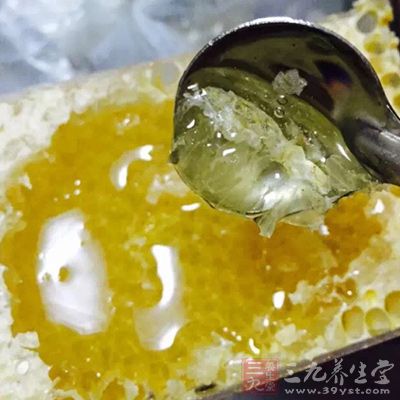 蜂蜜1份、甘油1份、水3份