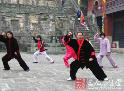 太极拳练久了，你就能够感到万变不离其宗