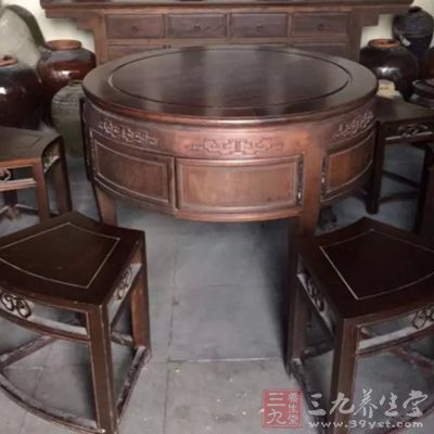 材質(zhì)一般是櫸木、榆木或金絲楠木