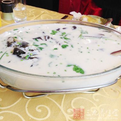 炒菜时,油的温度不宜超过150℃ 炒菜时,油的温度不宜超过150℃