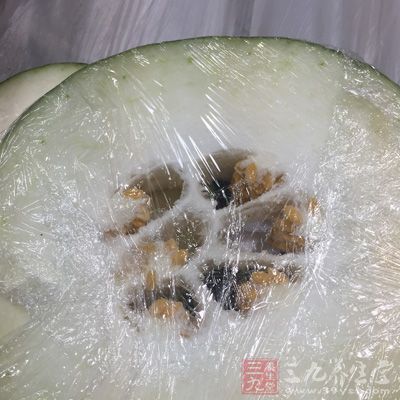 冬瓜，熟肉末，面條，適量高湯，熬熟植物油