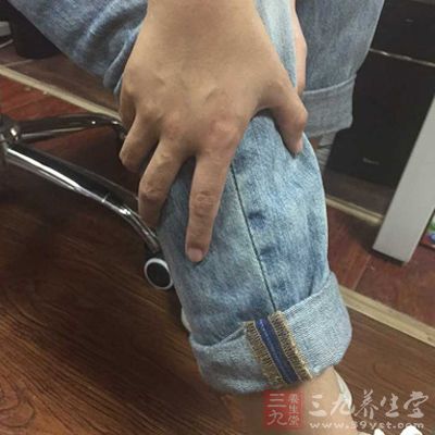 膝关节皮肤软组织较薄弱