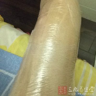 用保鲜膜将身体裹住再做运动会导致迅速脱水