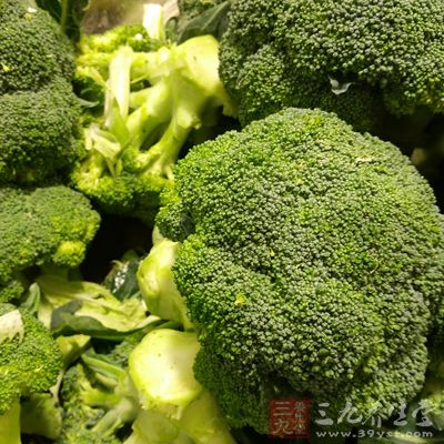 西兰花中富含抗氧化物维生素C及胡萝卜素 西兰花中富含抗氧化物维生素C及胡萝卜素