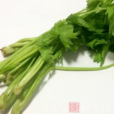 卤牛肉00克、芹菜100克、蒜泥15克