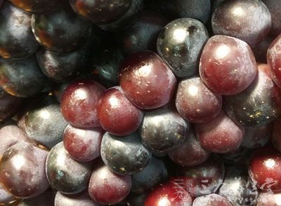 刚一入秋,秋果便源源上市,品种繁多 刚一入秋,秋果便源源上市,品种繁多