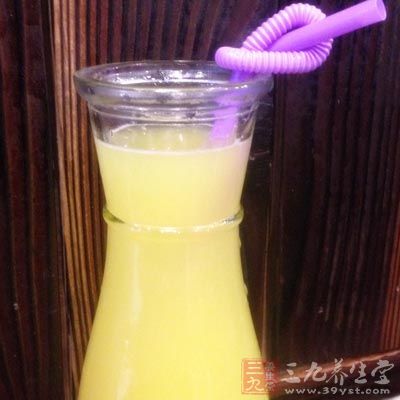 内含大量胡萝卜素，入血后转化为维生素A