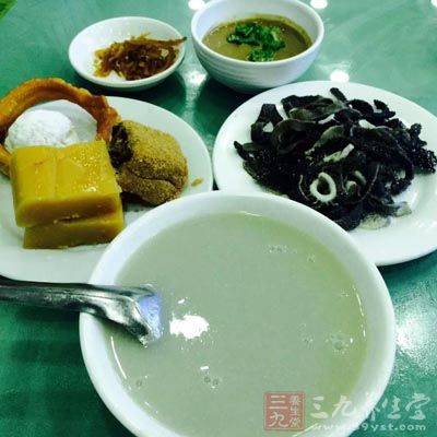 Brunch, 即Breakfast( 早餐)与Lunch(午餐)组合 Brunch, 即Breakfast( 早餐)与Lunch(午餐)组合