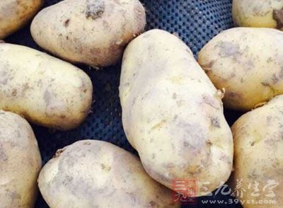 排骨炖土豆的家常做法 教你自制排骨炖土豆