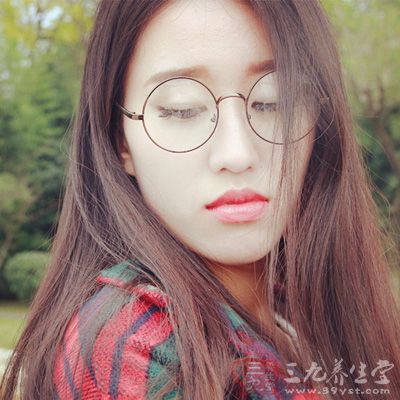 皮肤黄色,面圆,头大 皮肤黄色,面圆,头大