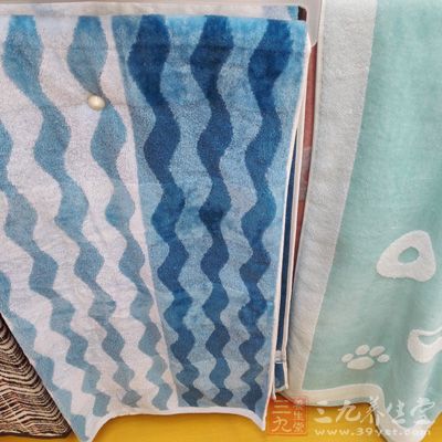 使用搓澡巾 使用搓澡巾