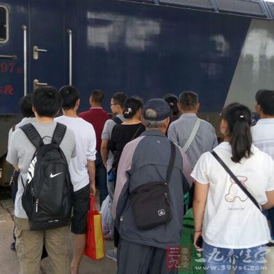 如果坐火车出差或旅游，不需要对号入坐，你会选择什么位置