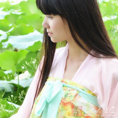 一些年輕女孩月經(jīng)不調(diào)甚至閉經(jīng)很長(zhǎng)時(shí)間，都不到醫(yī)院治療