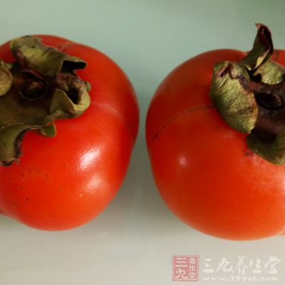 螃蟹与柿子都属寒性食物