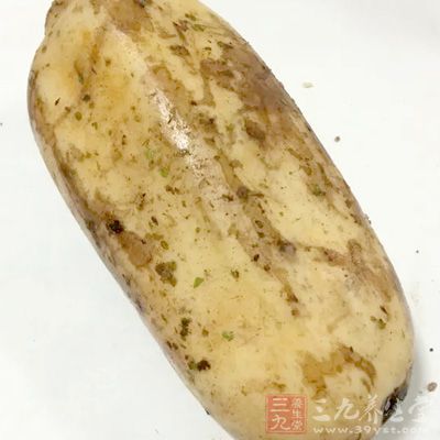 蓮藕1節(jié)，竹筍1個(gè)，甜辣醬2勺，鹽少許