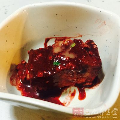 腐乳捣烂,加鸡蛋 腐乳捣烂,加鸡蛋