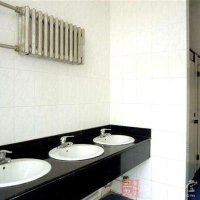 并常常放置在居室角落或卫生间 并常常放置在居室角落或卫生间