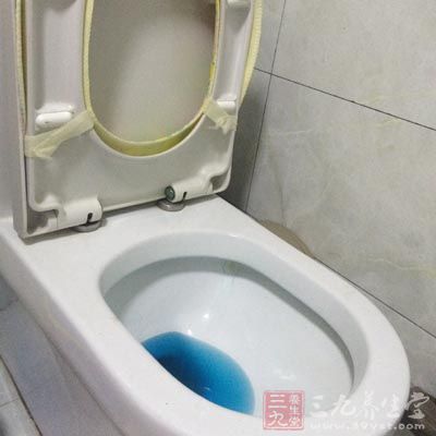 女性擦拭私处正确的动作应该是由前向后擦 女性擦拭私处正确的动作应该是由前向后擦