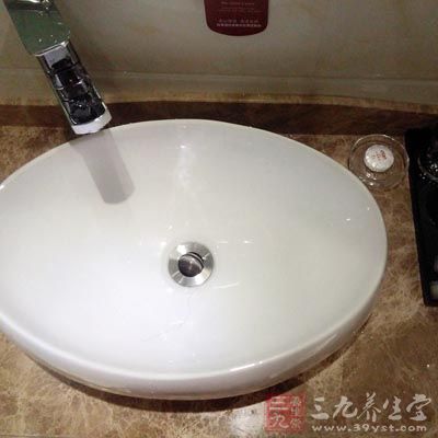 通常洗手时要把握以下几个环节