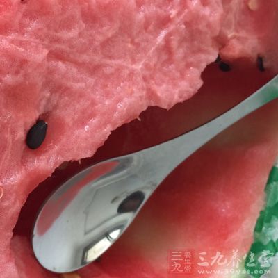 夏季适宜吃西瓜