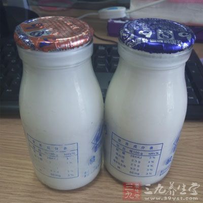 多吃蔬菜水果、牛奶、豆制品等富含維生素、蛋白質(zhì)的食物