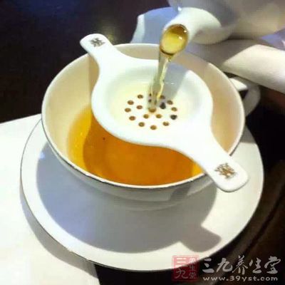 饭前后20分钟左右不宜饮茶