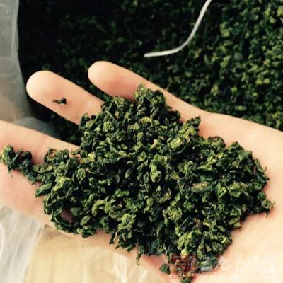 茶叶中含有大量茶多酚、咖啡碱等