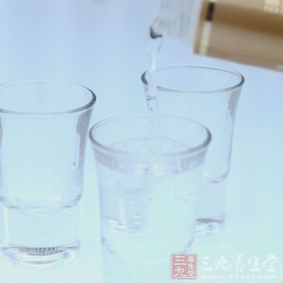 飲酒后，酒中乙醇通過胃腸道進(jìn)入血液