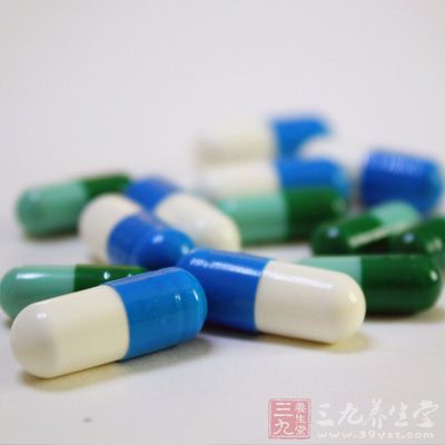 鎮(zhèn)靜控制抽搐可用安定，巴比妥或杜冷丁等藥物