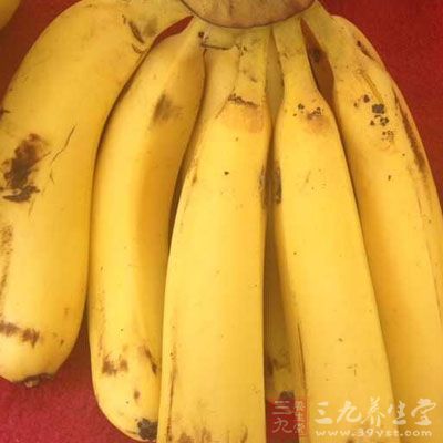 香蕉是补脑水果，而且深受老年人和小朋友们的欢迎